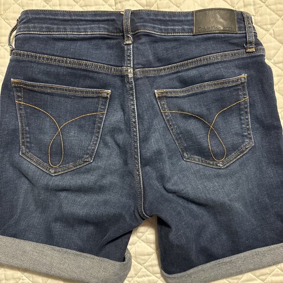 Calvin Klein Jeans Women's Dark Wash Denim Shorts - Size: 28 - Picture 8 of 10